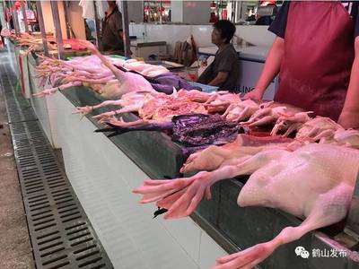 新华市场率先取消活禽交易，沙坪街坊逛过后反响不一